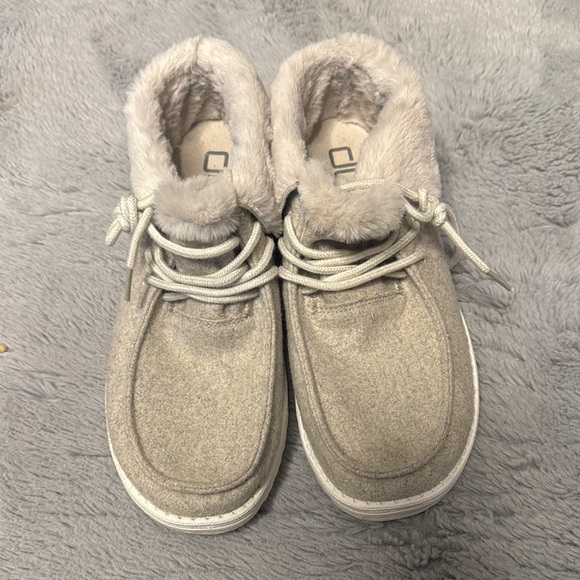 HEYDUDE Cozy Gray Fur-Lined Shoes - Picture 1 of 4